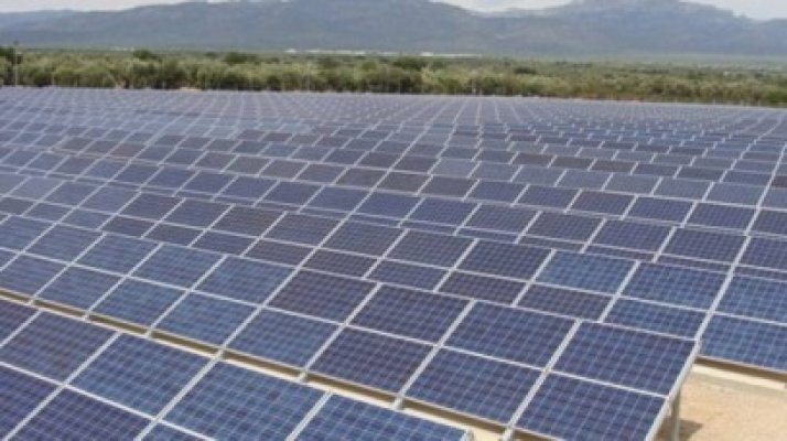 Chinezii vor livra panouri solare pentru două parcuri fotovoltaice